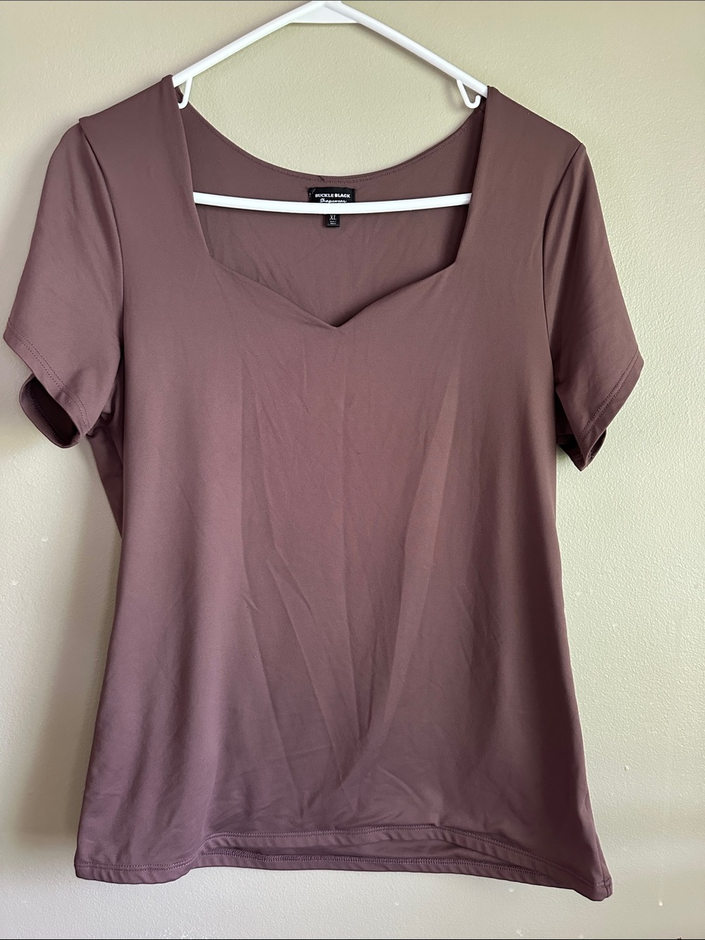 Buckle Black Taupe Short Sleeve Square Notch Neck Tee